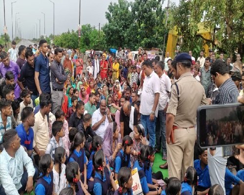 खराब सड़क के विरोध में चक्काजाम करना पड़ा भारी, कांग्रेस विधायक, सरपंच समेत 12 जनप्रतिनिधियों पर FIR दर्ज