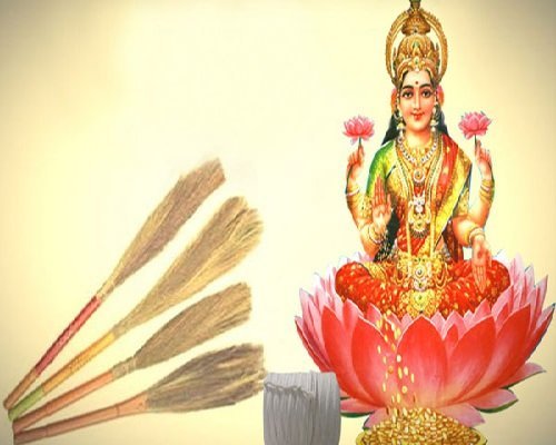 इस दिन नया झाड़ू खरीदने से घर आती हैं मां लक्ष्मी, प्रसन्न होकर भर देती हैं तिजोरी