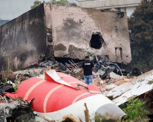 कोई तकनीकी खराबी नहीं… अहमदाबाद विमान हादसे की प्रारंभिक जांच रिपोर्ट में कई खुलासे – रिपोर्ट