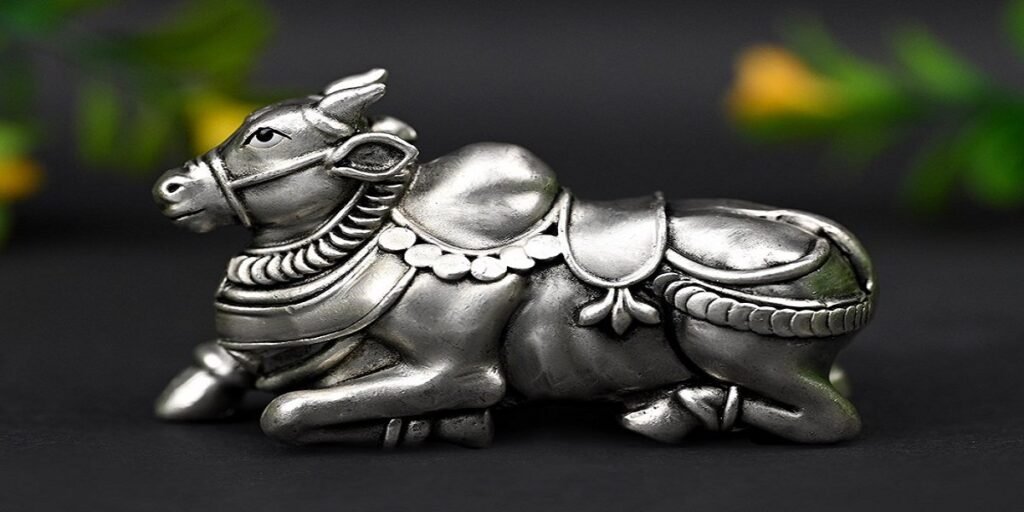 सावन के महीने में चांदी का नंदी खरीदने से क्या होता है? जान लें ऐसा करना सही है या गलत