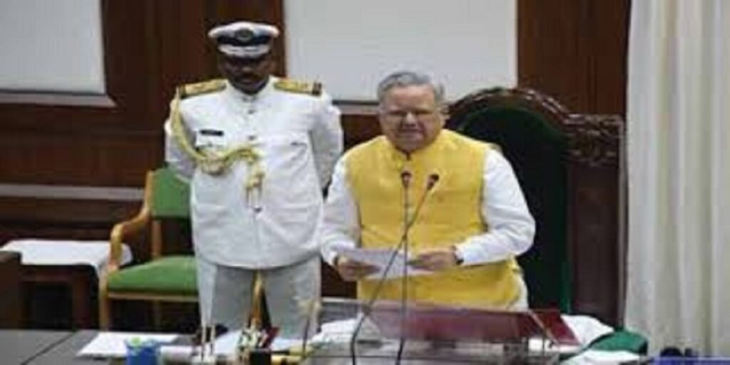 विधानसभा लाइव : विपक्षी सदस्यों के व्यवहार से नाराज हुए स्पीकर, डॉ. रमन की कड़ी टिप्पणी, कहा- 25 साल के संसदीय परम्पराओं की उड़ाई धज्जियां