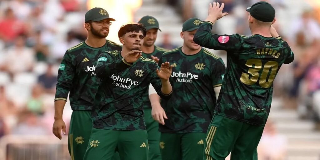 इंग्लैंड में 17 साल के गेंदबाज ने हैट्रिक लेकर मचाई सनसनी, 4 ओवर में ही आधी टीम को भेजा पवेलियन