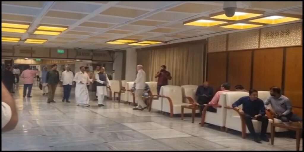 मानसून सत्र से पहले सर्वदलीय बैठक हुई शुरू, जानें इस बार कौन-कौन से विधेयक होंगे पेश