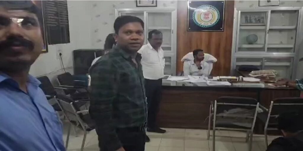 CG News : रिश्वतखोर बाबू गिरफ्तार, तहसील कार्यालय में ACB की कार्रवाई से मचा हड़कंप