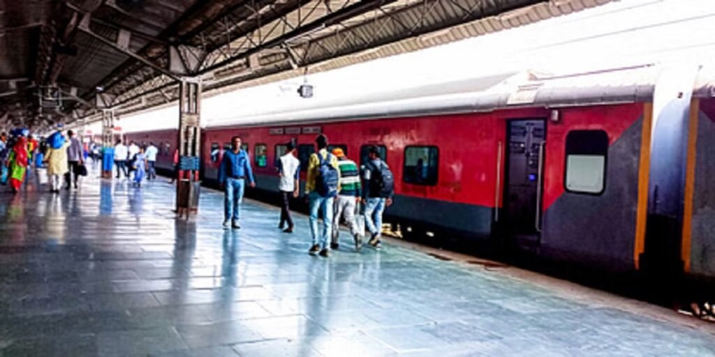 Indian Railway : रेलवे में इमरजेंसी कोटे के नियम बदले, अब तत्काल टिकट के लिए पहले करना होगा ये काम