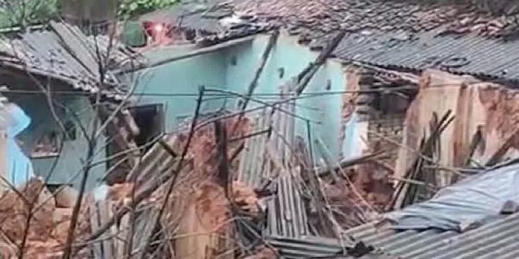 लगातार बारिश से कच्चा मकान ढहा, मलबे में दबने से मासूम बच्ची की मौत, 6 लोग सुरक्षित निकाले गए…