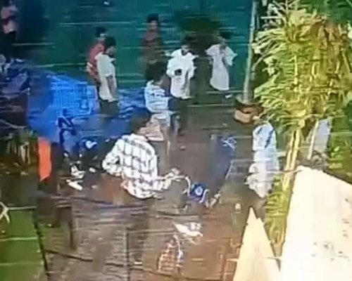 पड़ोसी को 3 युवकों ने पीटा, वारदात CCTV फुटेज में कैद