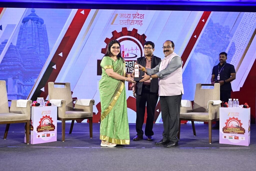 चिकित्सा के क्षेत्र में उत्कृष्ट कार्य करने वाली चिकित्सक डॉ. श्वेता पांडेय का सम्मान,मंत्रियों ने दी शुभकामनाएं