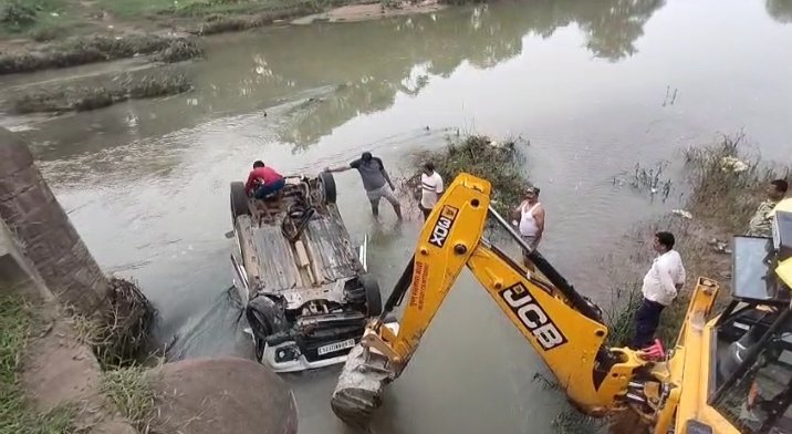 राजिम मुख्य मार्ग पर भीषण सड़क हादसा, दो लोगों की मौके पर ही मौत