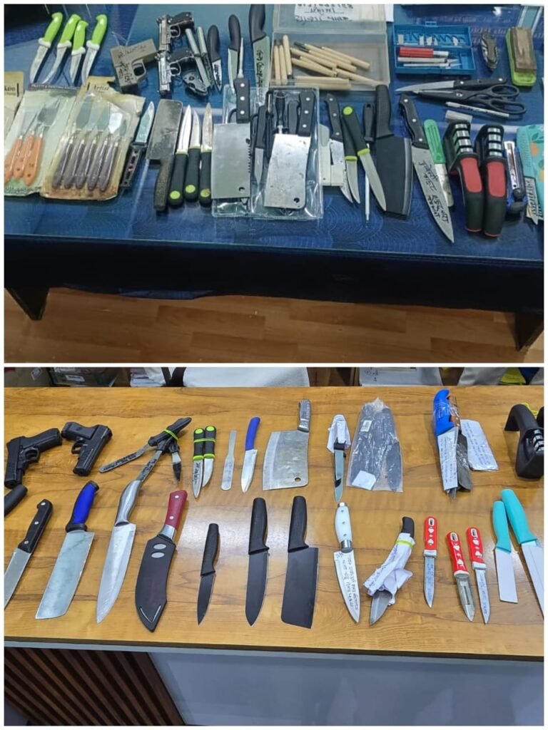 गरियाबंद पुलिस का बड़ा अभियान : ऑनलाइन खरीदे गए 300 चाकू बरामद, अपराध पर लगाम कसने विशेष कार्रवाई