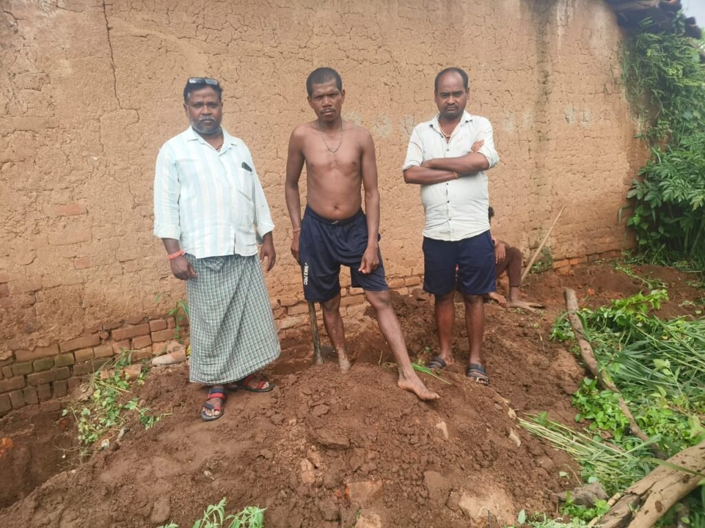 हीराबतर के बिसाहू राम को मिलेगा पीएम आवास का लाभ, नींव खुदाई कार्य हुआ प्रारंभ