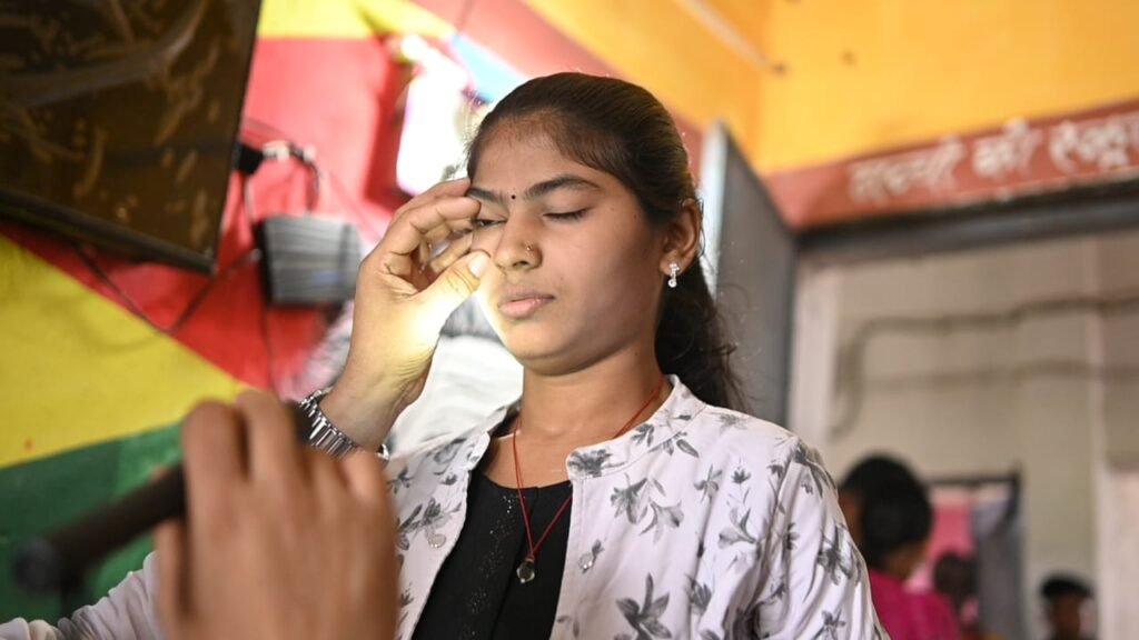 दिव्यांगजनों और बुजुर्गों के लिए गरियाबंद में सहायक उपकरण वितरण शिविर