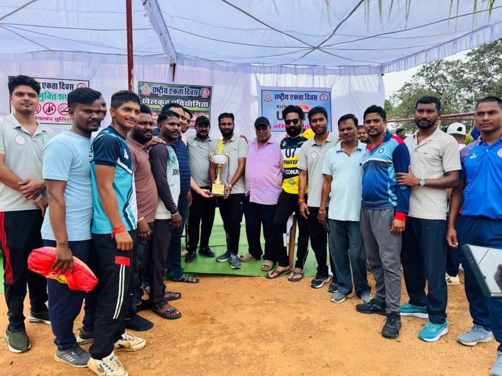 रन फॉर यूनिटी में एकता की मिसाल — पुलिस बनाम पत्रकारों का क्रिकेट मैच,एसपी राखेचा की 26 नाबाद रन की कप्तानी पारी, मुकाबला रहा बराबरी पर