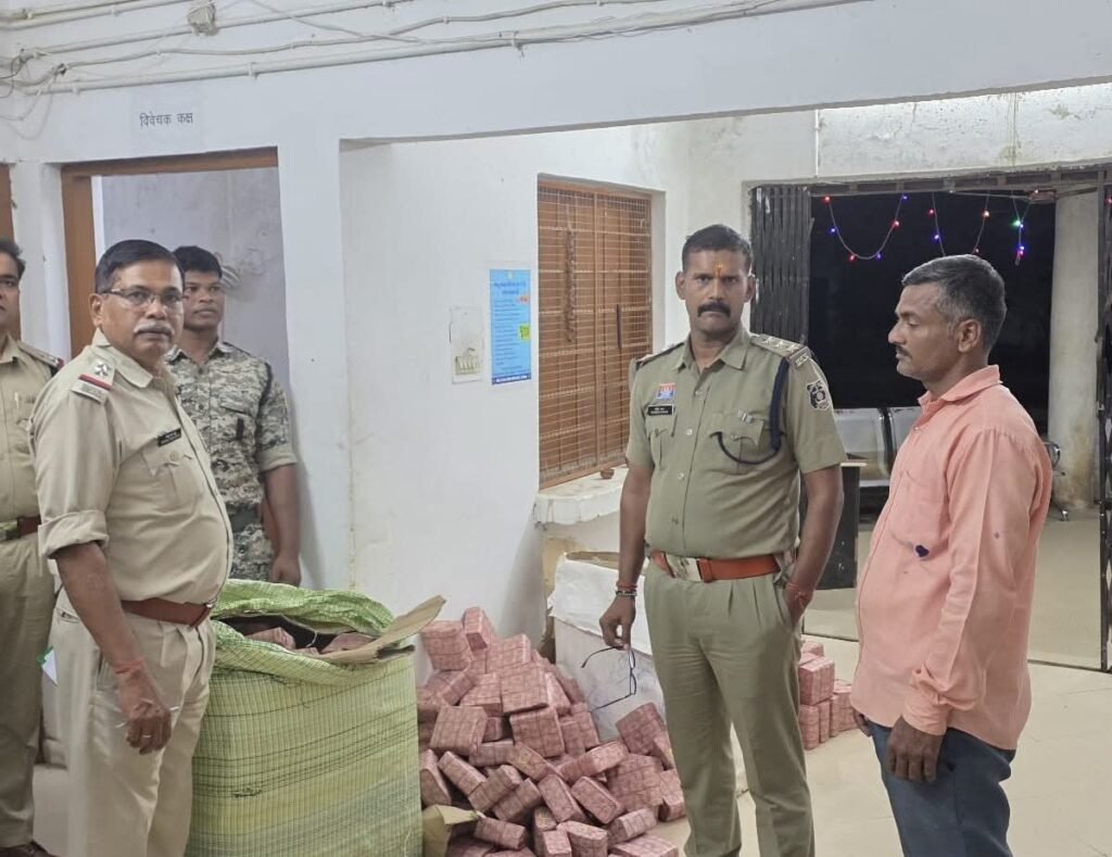 नकली बादशाही गोला बीड़ी को असली बताकर बिक्री करने वाला 01 आरोपी गिरफ्तार आरोपी के कब्जे से कुल 10,105 पैकेटकट्टा नकली बीड़ी बरामद