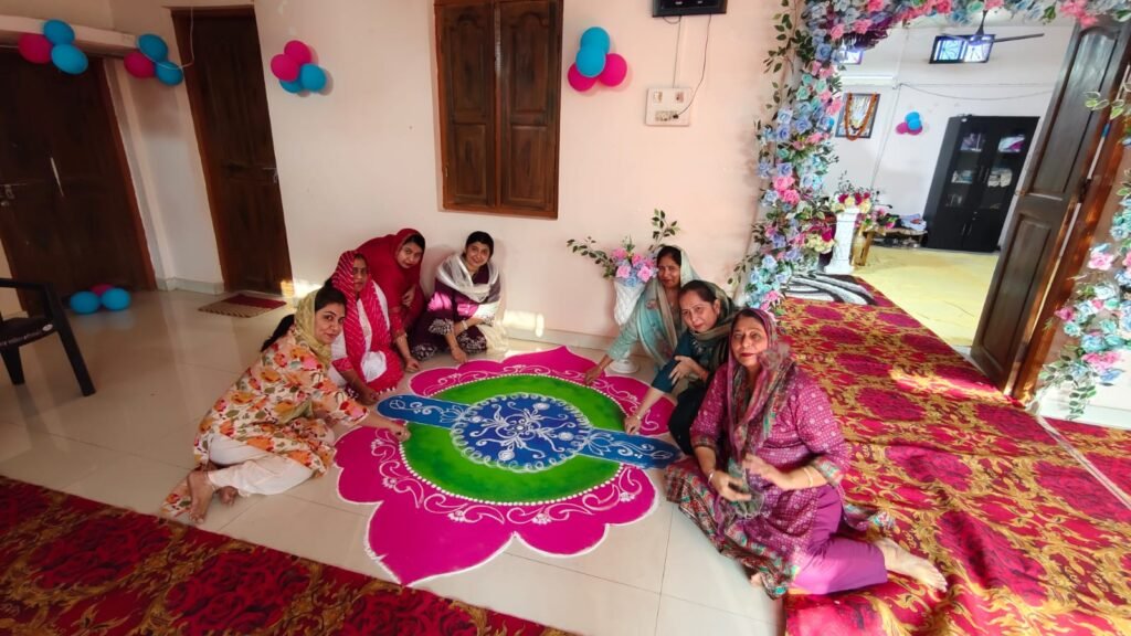 गुरुनानक जयंती पर गरियाबंद गुरुद्वारे में शबद-कीर्तन और लंगर का आयोजन, सभी धर्मों के लोगों ने मिलकर ग्रहण किया प्रसाद