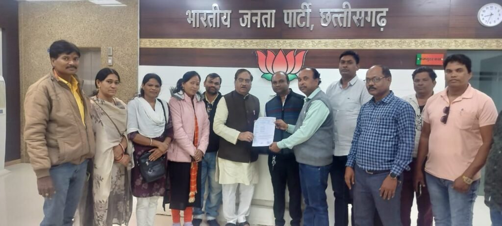 19 दिन की हड़ताल खत्म — अशोक बजाज की मध्यस्थता से सहकारी कर्मचारियों ने आंदोलन स्थगित किया, धान खरीदी व्यवस्था रफ्तार पकड़ने को तैयार