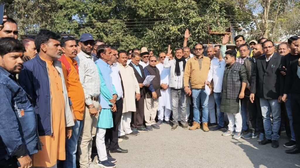 ब्राह्मण संगठन द्वारा बुढार में IAS संतोष वर्मा की अमर्यादित टिप्पणी के खिलाफ खोला मोर्चा बुढार