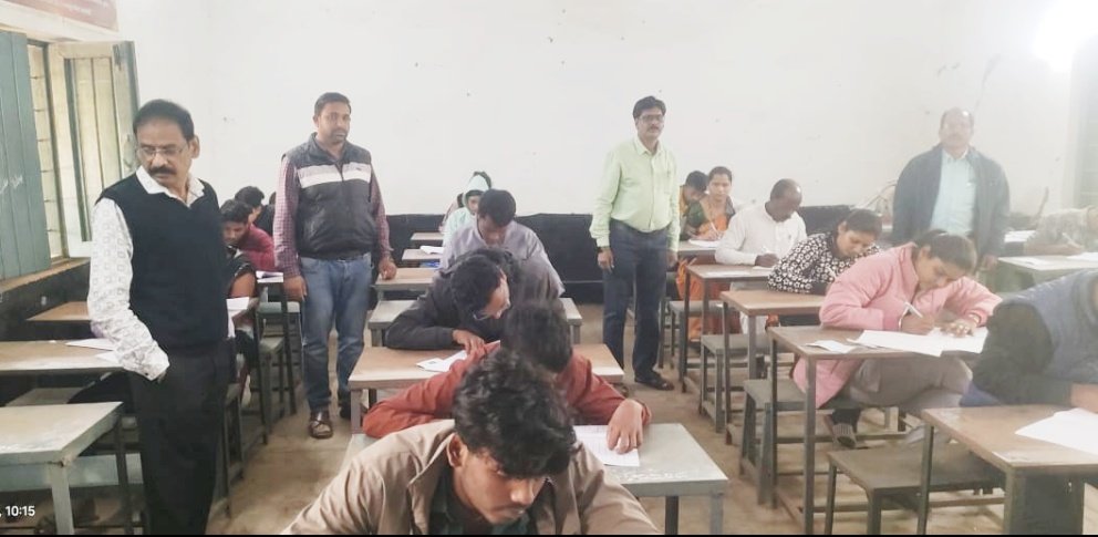बीईओ ने छत्तीसगढ़ राज्य ओपन स्कूल हायर सेकेंडरी सर्टिफिकेट परीक्षा का औचक निरीक्षण किया