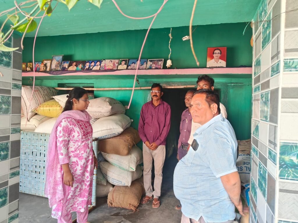 अवैध धान भंडारण और परिवहन पर जिला प्रशासन की कार्रवाई जारी बिचौलियों से भारी मात्रा में धान जब्त