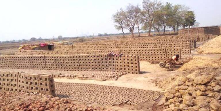 कलेक्टर के निर्देश पर खनिज विभाग की कार्रवाई तेज अवैध ईंट भट्ठों पर नोटिस, नियमों के तहत की जाएगी सख्त कार्यवाही
