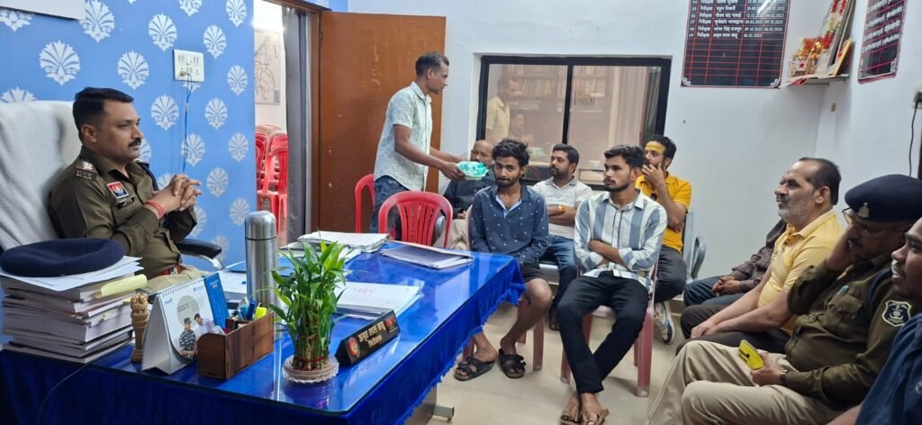 गरियाबंद पुलिस की अपील होली पर्व पर नहीं बिकेंगे मुखौटे, व्यापारियों का ली गई बैठक