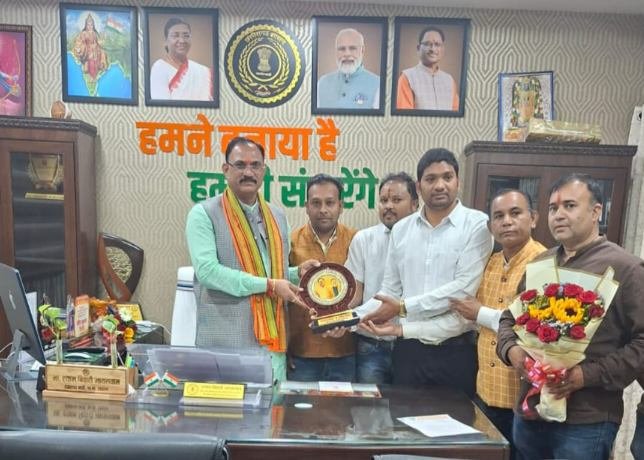 चिकित्सा प्रकोष्ठ की ऐतिहासिक पहल: स्वास्थ्य मंत्री से भेंट में गरियाबंद जिला अस्पताल को 100 बिस्तर व आईसीयू की बड़ी मांग