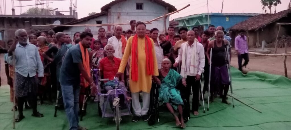 डूमरबहाल में दिव्यांगों को मिली राहत, दो दिन में पूरी हुई “गांव चलों – बस्ती चलों “में उठी मांग