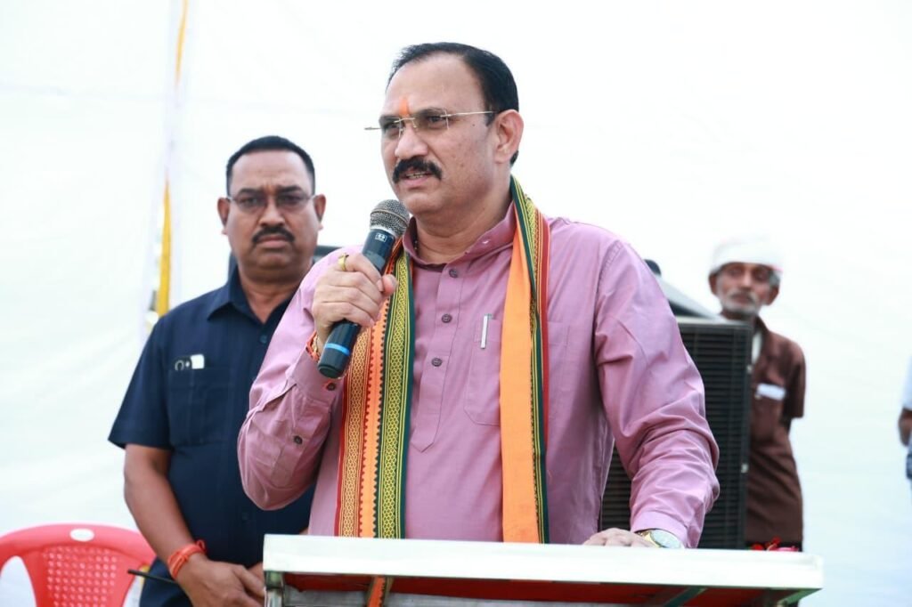 चिरमिरी को मिलेगी ‘रोशनी की आज़ादी’ — 75 साल बाद पहली बार पहुंचेगी शहर के सभी वार्डो में सरकारी बिजली मुख्यमंत्री विष्णुदेव साय के संकल्प और स्वास्थ्य मंत्री श्याम बिहारी जायसवाल के प्रयासों से बदल रही है चिरमिरी की तस्वीर