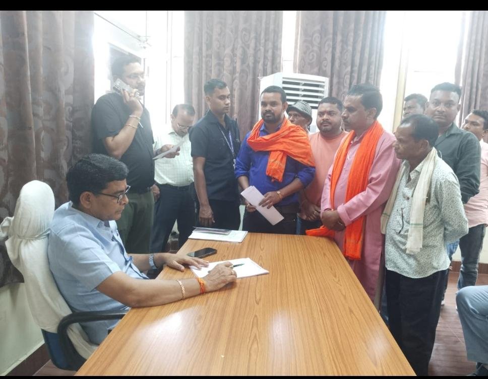 6 वर्षों से बंदोबस्त त्रुटि से परेशान ग्राम कस के ग्रामीण, राजस्व मंत्री टंकराम वर्मा से लगाई गुहार