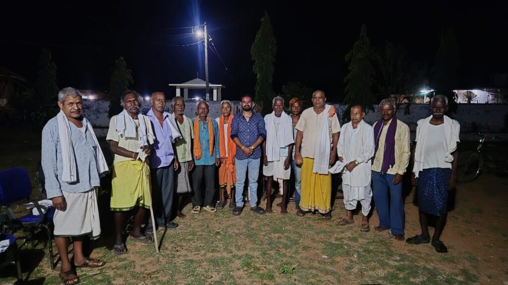 ग्राम पंचायत कस में धूमधाम से मनाया गया सरपंच प्रतिनिधि रविन्द्र ठाकुर का जन्मदिन, बुजुर्गों का किया गया सम्मान