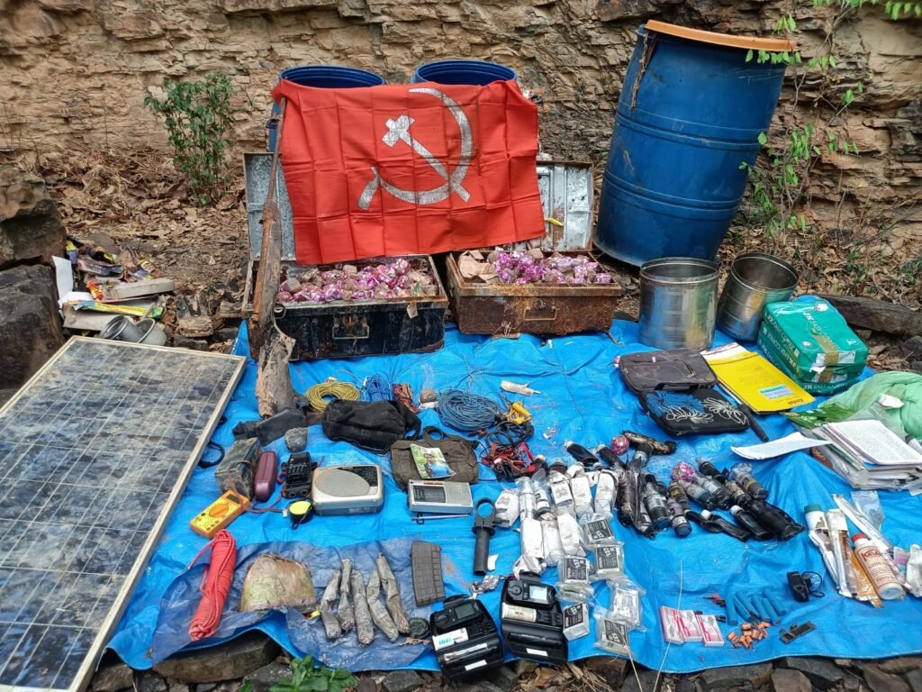 दड़ईपानी जंगल में नक्सलियों का बड़ा डंप बरामद, 9 किलो से अधिक वजन के दो आईईडी मौके पर किए गए नष्ट