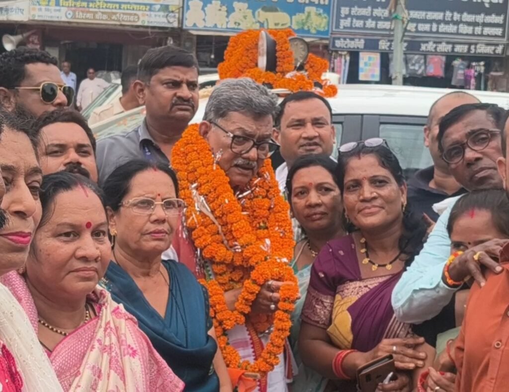 गरियाबंद में डॉ.चरणदास महंत का भाजपा पर बड़ा हमला,”बरसात में तो पक्षी का घोंसला भी नहीं उजाड़ा जाता, गरीबों के घर तोड़ना अमानवीय”
