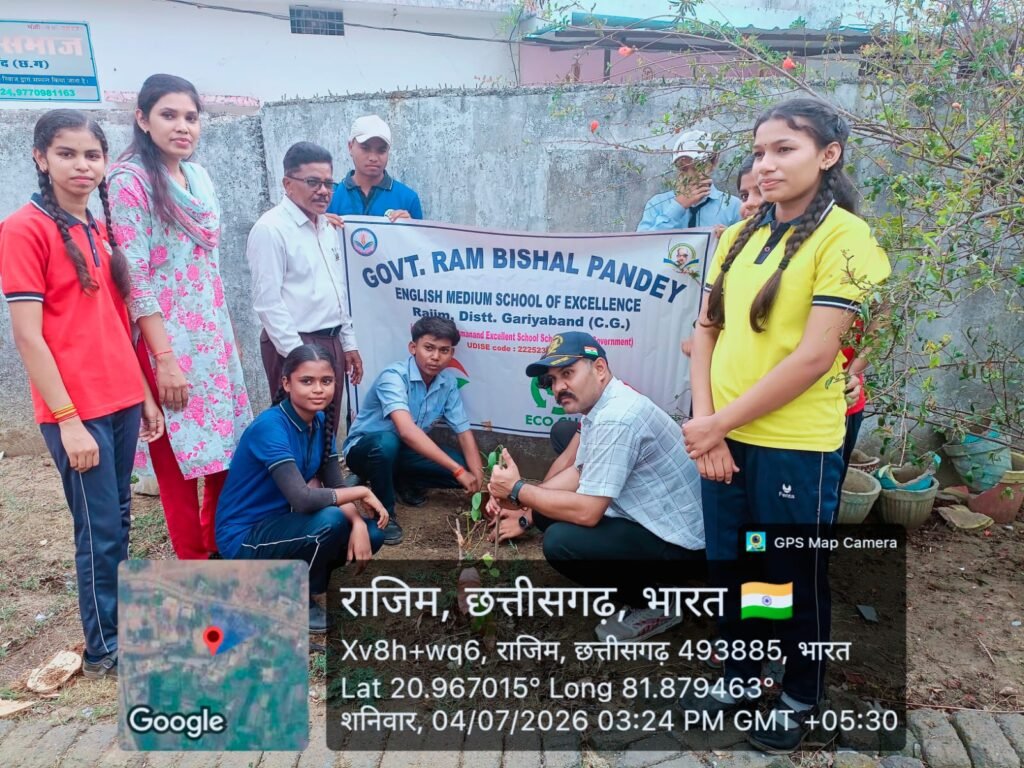 सेजेस राजिम में एक पेड़ माँ के नाम 3.0 अभियान के वृहद स्तर वृक्षारोपण अभियान संचालित