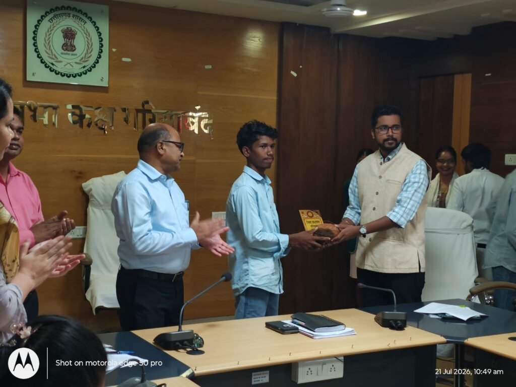 बीएससी नर्सिंग, बी.फार्मा सहित विभिन्न कोर्स में बरबाहरा के रोहित नेताम समेत 58 विद्यार्थियों का चयन, कलेक्टर ने बढ़ाया हौसला
