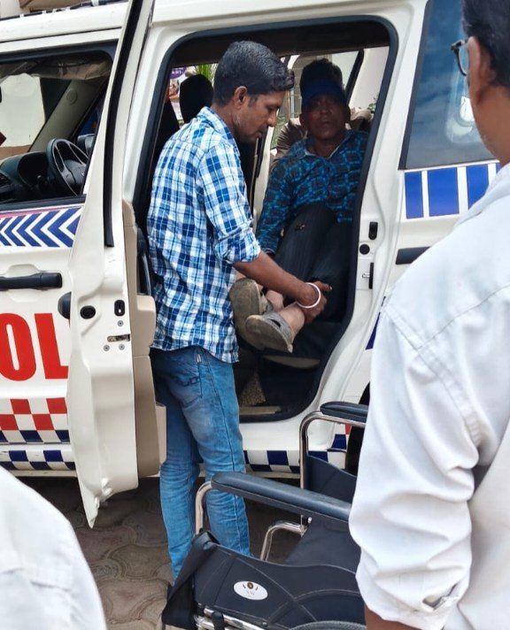 रथयात्रा के बीच NH-130C पर हादसा: बाइक-साइकिल की टक्कर में व्यवसायी घायल, डायल-112 ने पहुंचाया अस्पताल