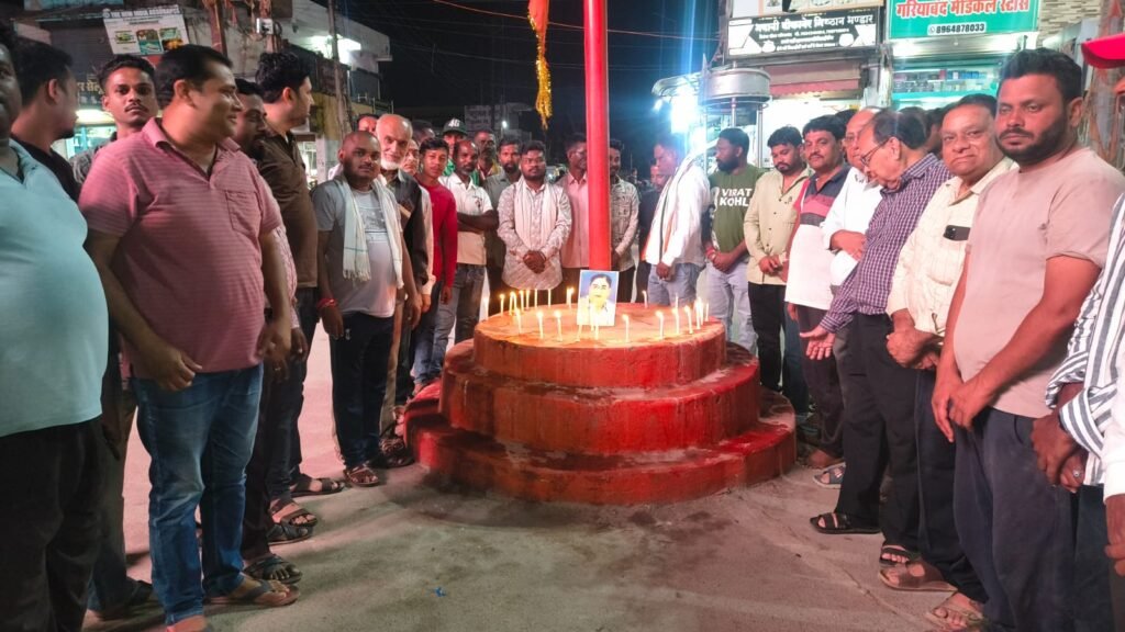 डॉ. रज्जाक मेमन की 8वीं पुण्यतिथि पर गरियाबंदवासियों ने दी श्रद्धांजलि,तिरंगा चौक पर कैंडल जलाकर और पुष्प अर्पित कर किया नमन, निस्वार्थ चिकित्सा सेवा को किया याद